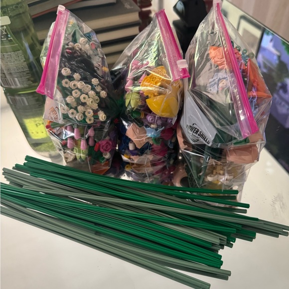 LEGO - Bundle of OG Flowers Bouquet & Wild Flowers - Picture 1 of 6